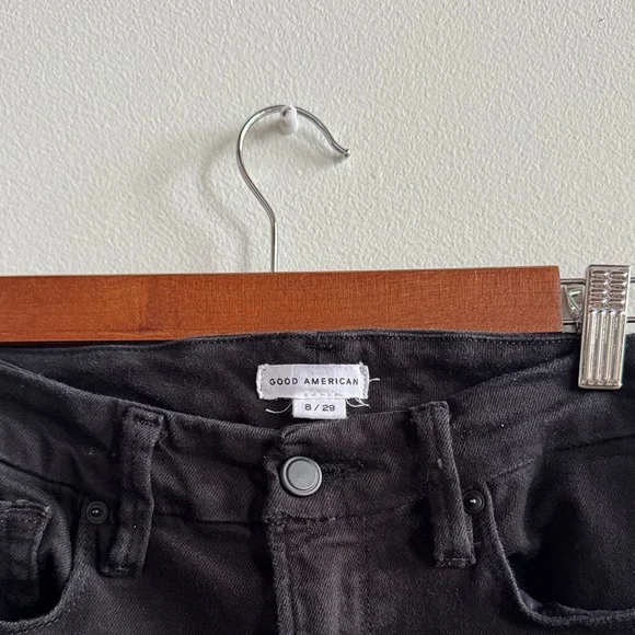 Good American NEVER FADES GOOD PETITE STRAIGHT JEANS - Picture 6 of 15